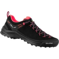 Salewa Wildfire Leather Approach Shoes Women - Black/fluo Coral 0936